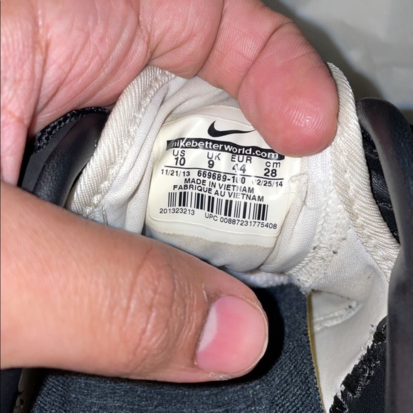 Nike Rosherun HYP PRM QS “Gold Trophy” sz10 - Picture 8 of 8